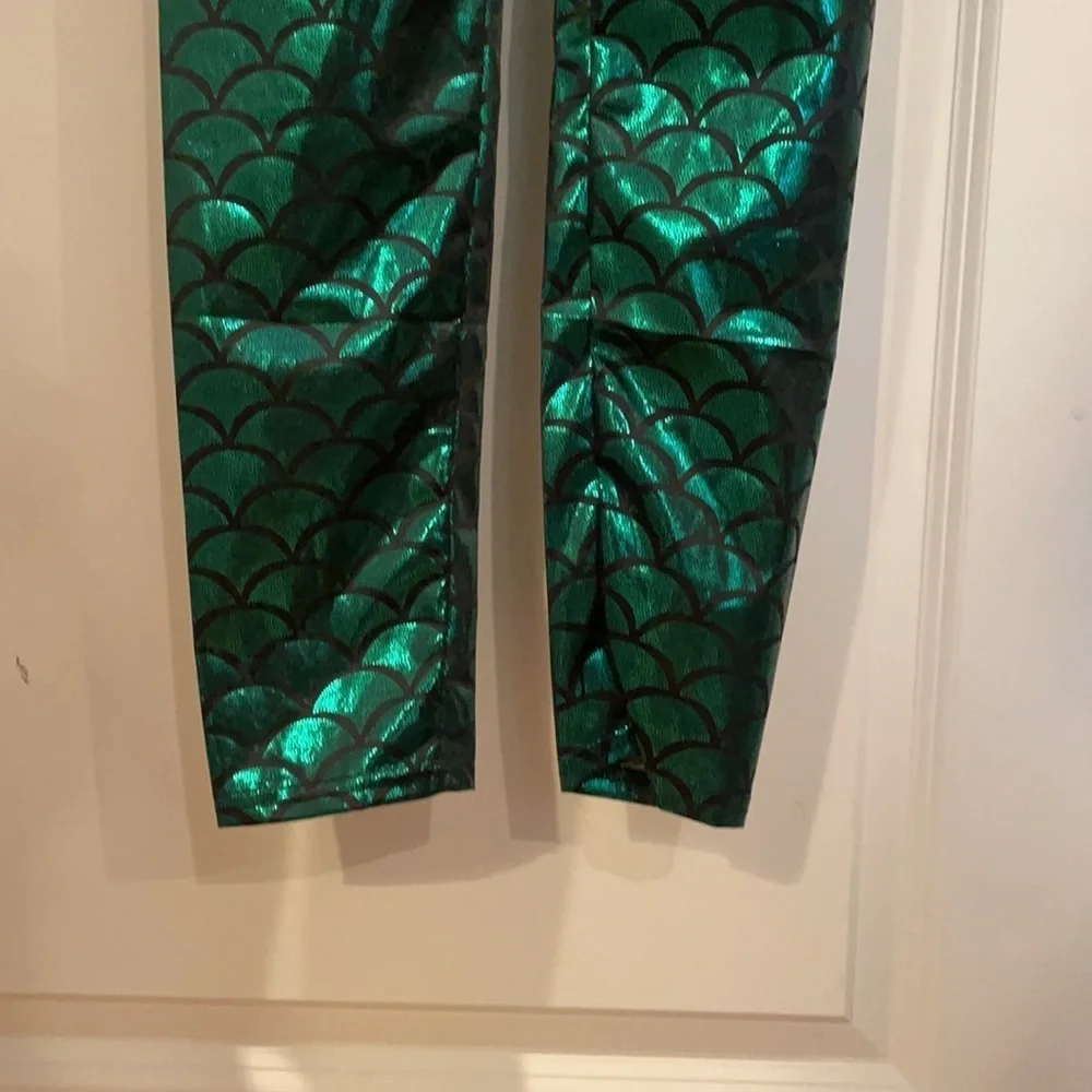 Mermaid leggings.